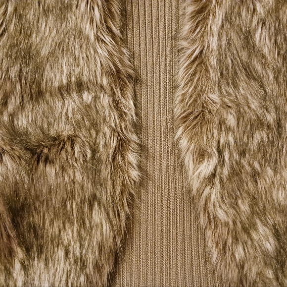 🤎NEVER WORN PIPER & BLUE WOMEN'S FAUX FUR SWEATER VEST🤎 - Picture 3 of 6
